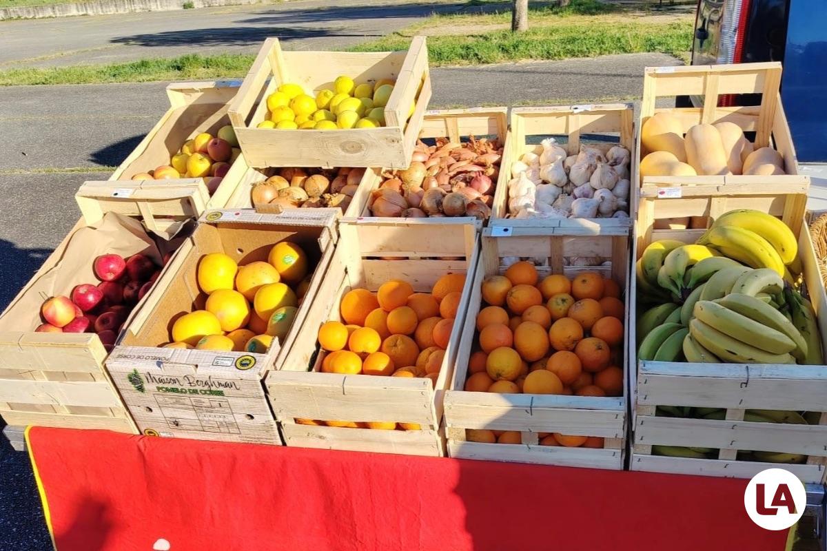 Marché local de Lalevade-D'Ardèche en face de la salle polyvalente